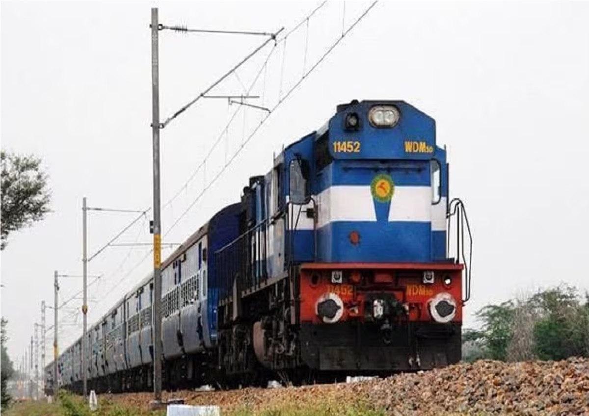 New Delhi: ट्रेन में सफर के दौरान घर से ले गए पूड़ी-सब्‍जी, खाने के बाद कर दी एक गलती, भरना पड़ा जुर्माना
