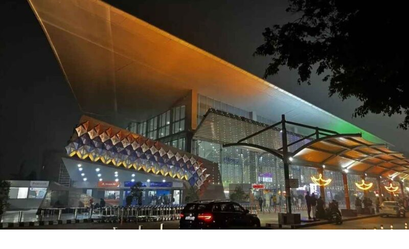 लखनऊ हवाई अड्डे पर शुरू हुई सिटी बस सेवाएं, यात्रियों को मिलेगी बेहतर कनेक्टिविटी