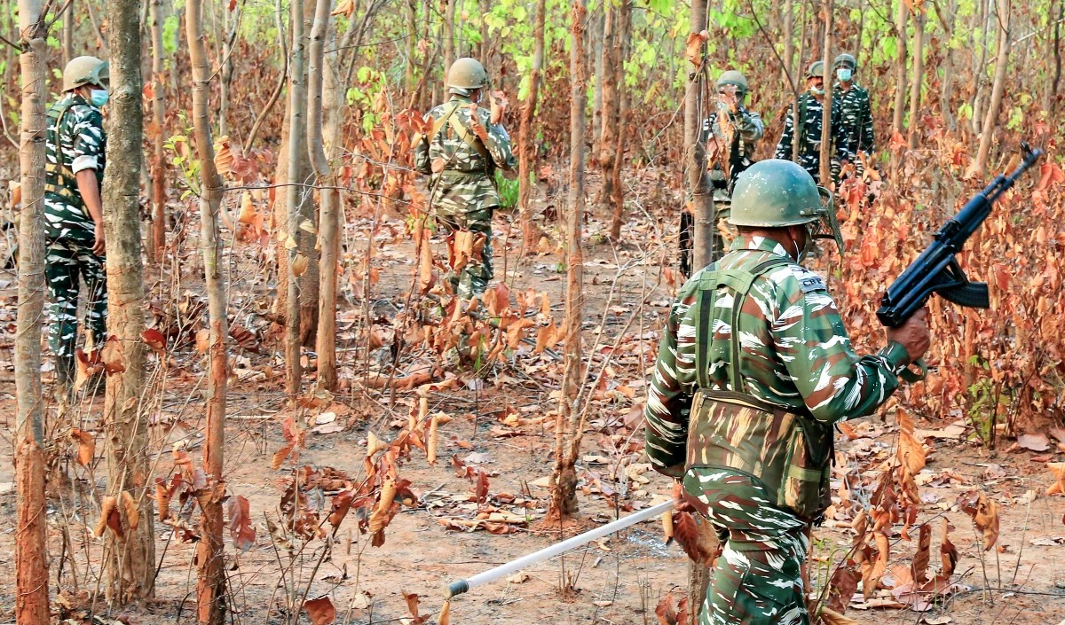 महाराष्ट्र के गढ़चिरौली में पुलिस मुखबिर होने के संदेह में माओवादियों ने की एक व्यक्ति की हत्या