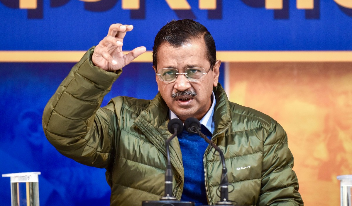 Delhi में गुंडागर्दी मचा रही है बीजेपी! Arvind Kejriwal ने चुनाव आयोग को लिखा पत्र