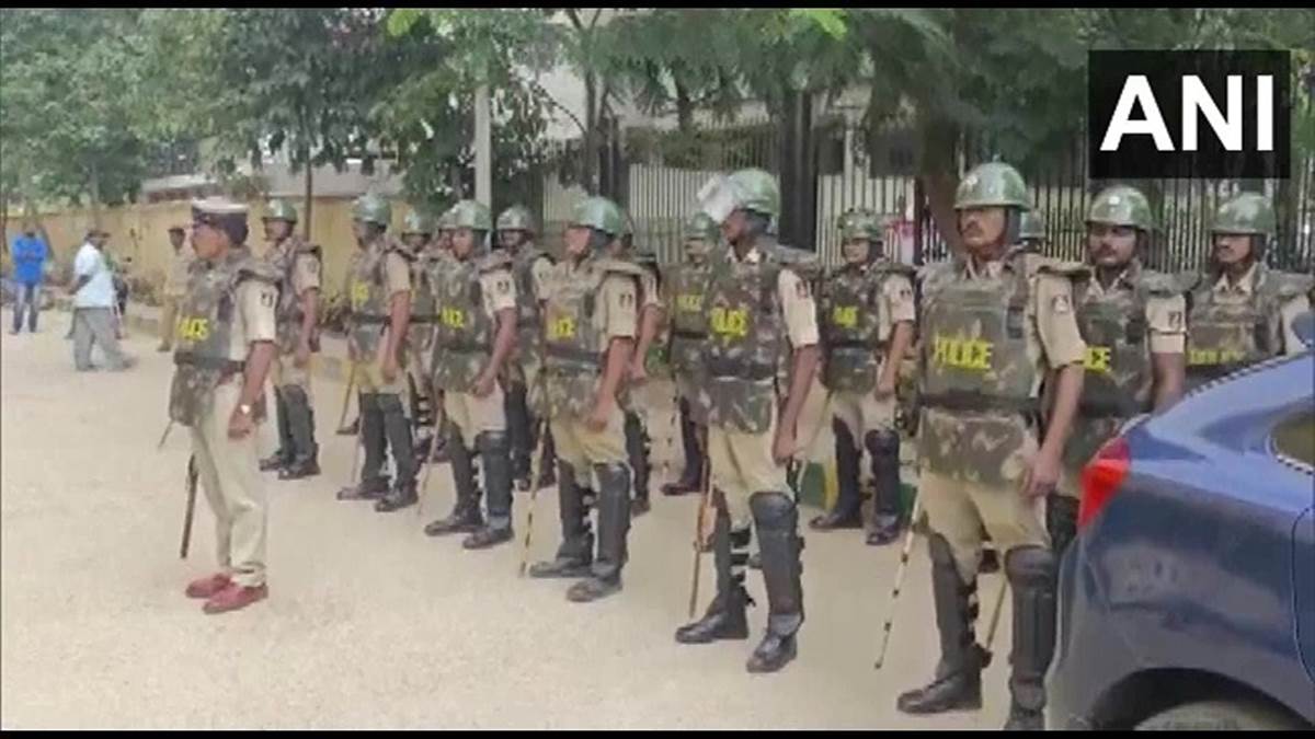 Karnataka में जेडीएस पार्षद की हत्या के बाद इलाके में बढ़ाई गई सुरक्षा