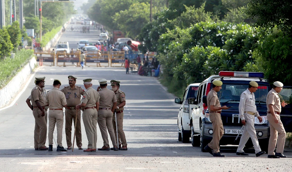 नोएडा: पुलिस ने मुठभेड़ के बाद दो अपराधियों को गिरफ्तार किया