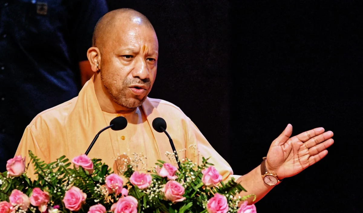 CM Yogi Adityanath का SP पर तीखा हमला, उनकी सरकार में नकल माफिया को मिलता था बढ़ावा