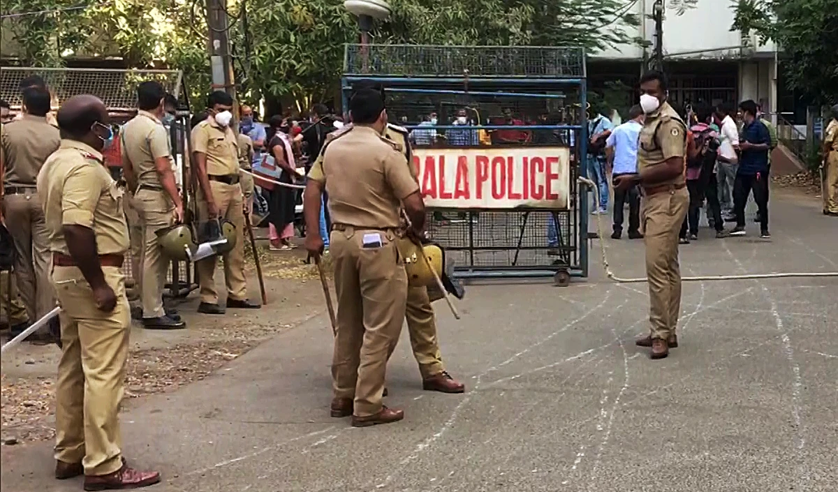ओडिशा में कॉलेज छात्रा को आत्मदाह के लिए उकसाने के आरोप में दो और लोग गिरफ्तार