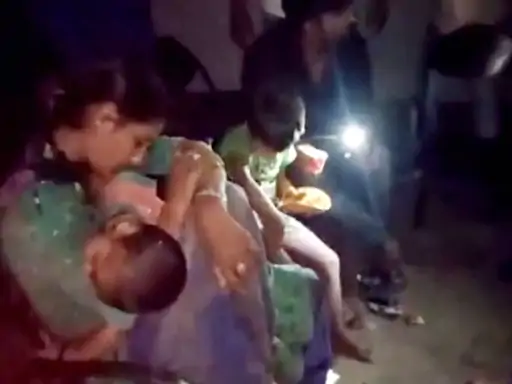 दो बच्चों के साथ भटक रही महिला को सकुशल पहुंचाया घर बताया- रोडवेज के पास पाई गई थी