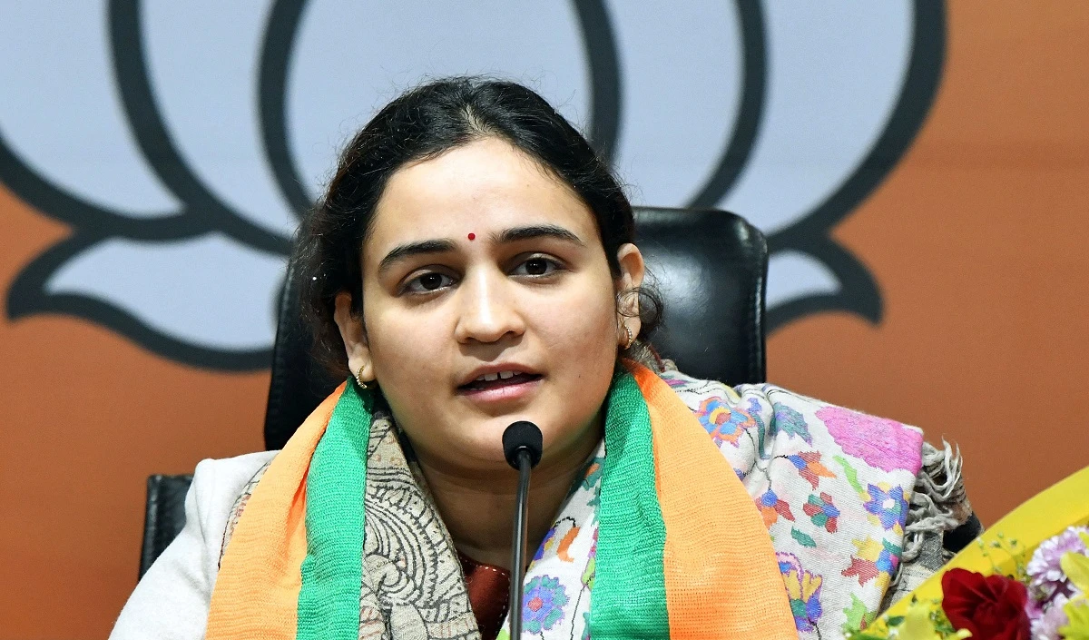 भाजपा छोड़ने की तैयारी में है अपर्णा यादव? कद के मुताबिक नहीं मिला पद, सपा के इस बड़े नेता से भी हो चुकी है मुलाकात