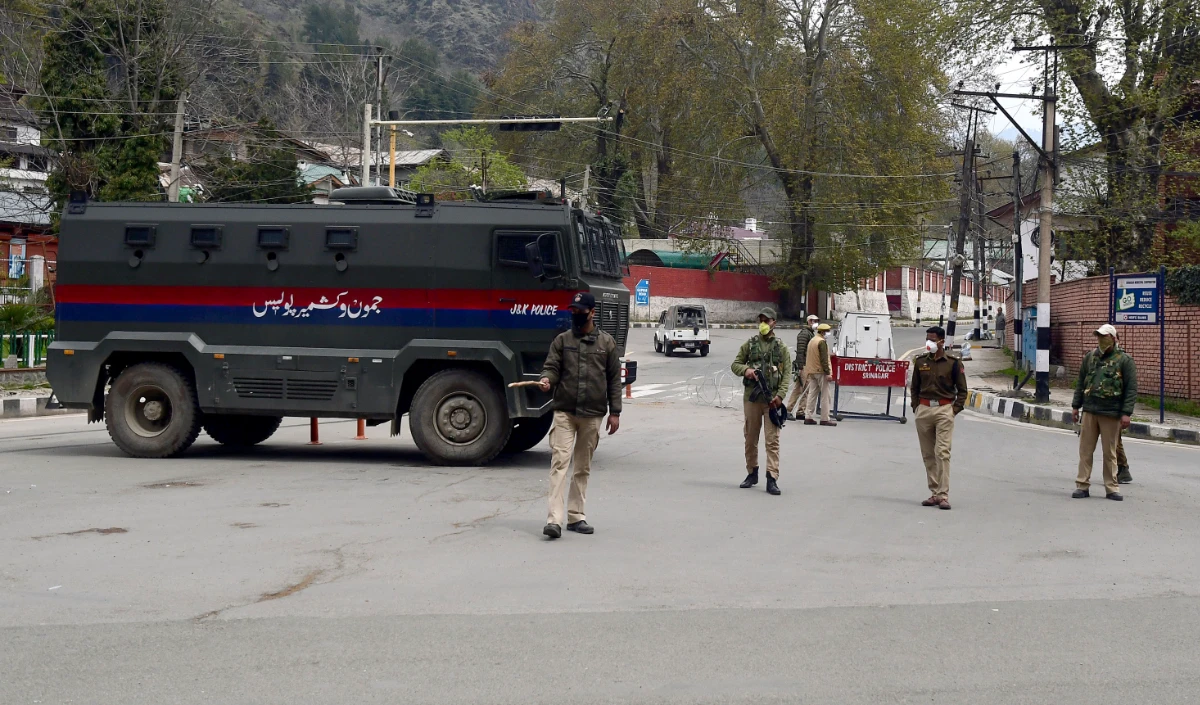 भारत में बैठकर आतंकियों की जेब भरने वाले नेटवर्क का भंडाफोड़! लश्कर को कर रहा था फंडिंग! जम्मू-कश्मीर पुलिस ने दिल्ली से दो को किया गिरफ्तार