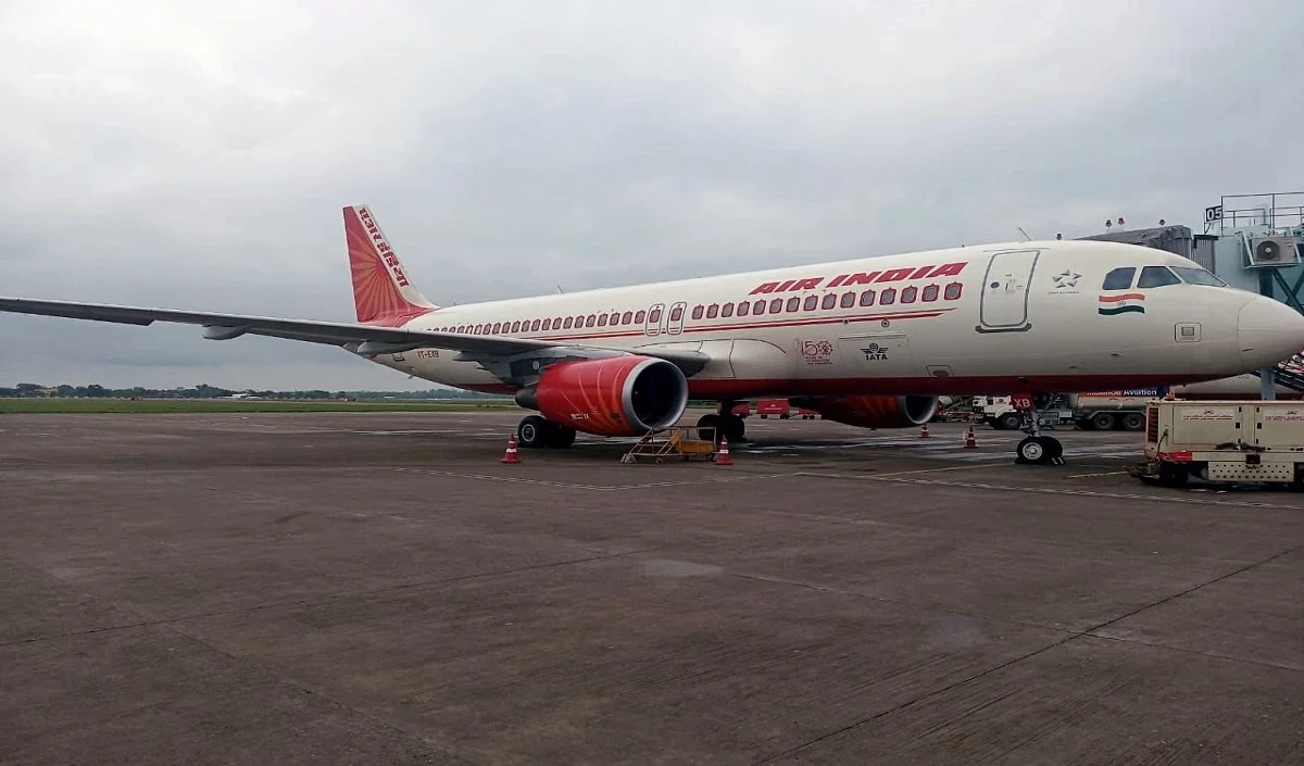 विमान में शख्स ने बगल के पैसेंजर पर की पेशाब, एयरलाइन ने डीजीसीए को घटना की दी जानकारी