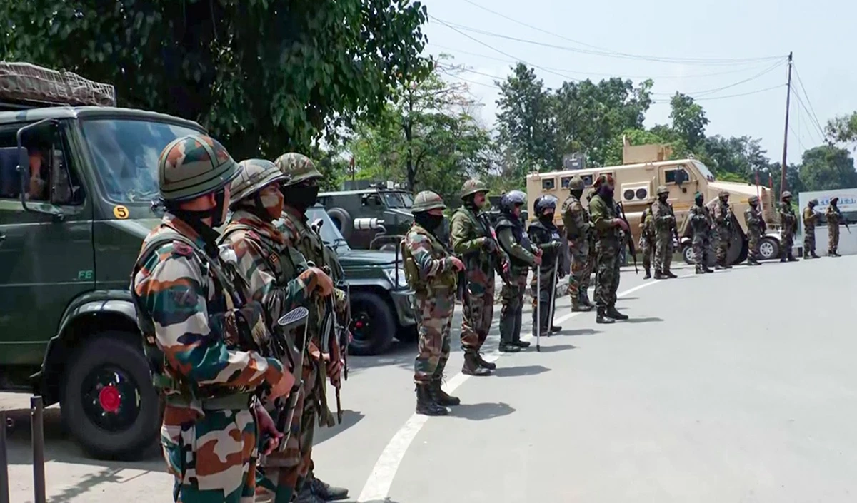 मेइती नेता की गिरफ्तारी के विरोध में प्रदर्शन जारी, प्रदर्शनकारियों ने मशाल जुलूस निकाला