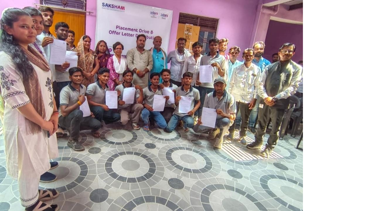 अदाणी स्किल डेवलपमेंट सेंटर से युवाओं को मिला रोजगार का अवसर, मिर्जापुर के 14 प्रशिक्षुओं का फ्लिपकार्ट में चयन