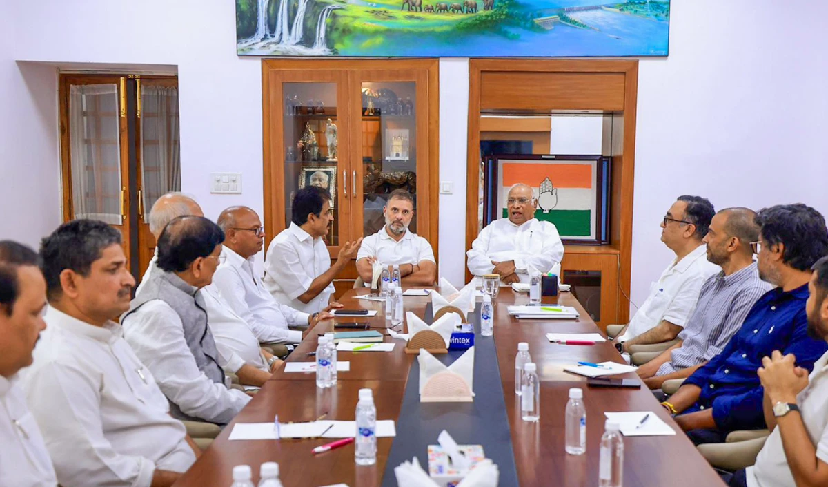 बिहार चुनाव की बिसात पर कांग्रेस, राहुल-खड़गे ने दिल्ली में तय की अगली चाल