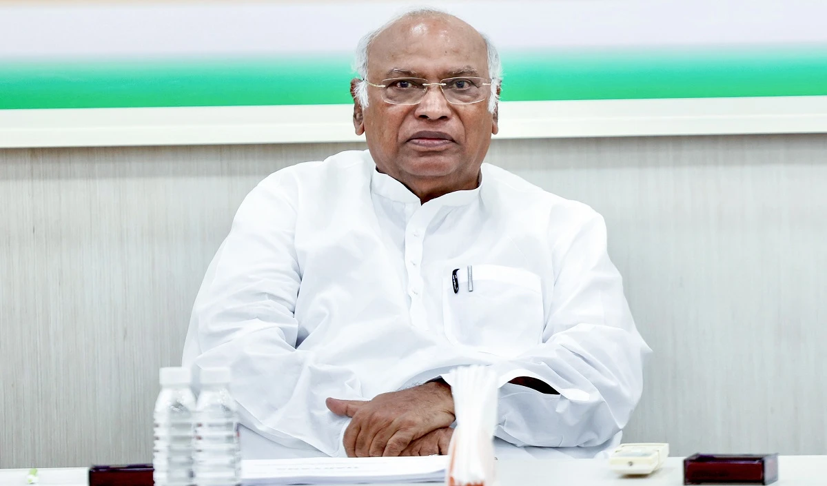 बिना नाम लिए मोदी-शाह पर खड़गे का वार, बोले- ये दोनों नहीं चाहते संविधान सुरक्षित रहे