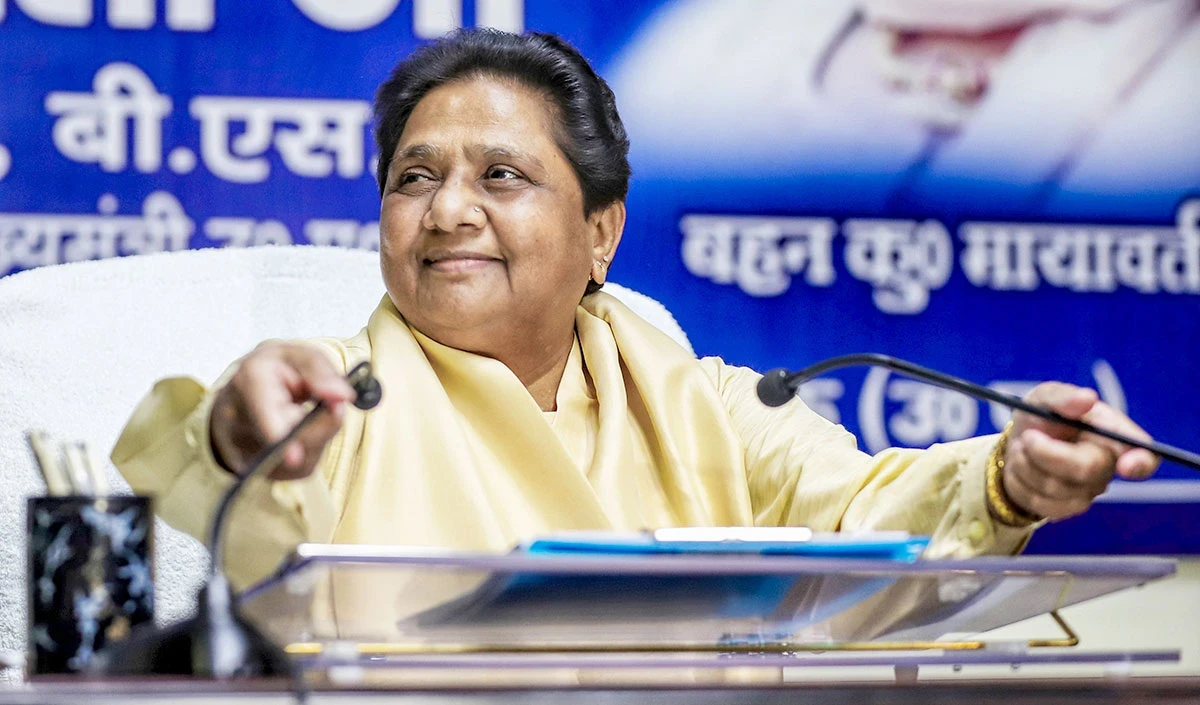 क्या उप्र में एक समय में परीक्षा कराने के लिए बुनियादी सुविधाओं का अभाव है : Mayawati
