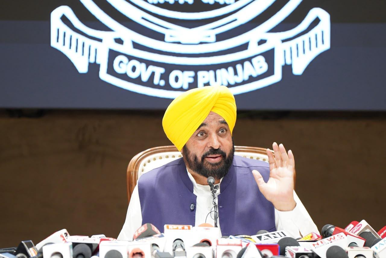 भगवंत मान सरकार ने निजी स्कूलों द्वारा मनमाने ढंग से फीस बढ़ाने पर रोक लगाई