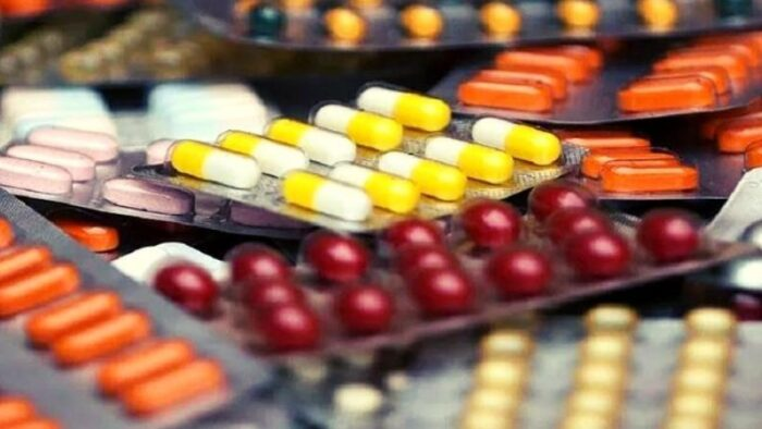 Uttar Pradesh: नशीली दवाओं की सप्लाई करने वाले तस्करों का भंडाफोड़, तस्कर गिरफ्तार