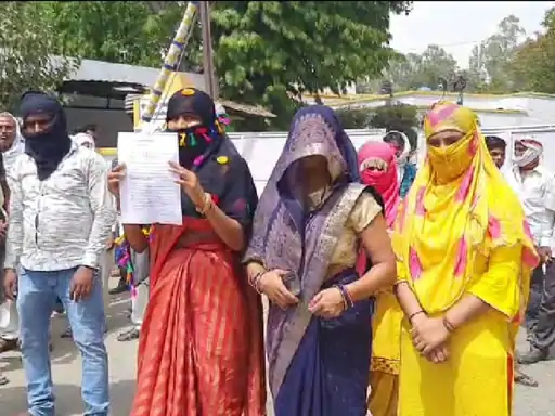 मैनपुरी में महिला से गैंगरेप थाने में सुनवाई न होने पर घेरा एसपी आवास एसपी के आदेश पर दर्ज हुआ मुकदमा