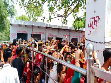 मथुरा से कुछ दूरी पर खुले में विराजमान हैं चंद्रावली देवी नवरात्रि पर लगता है बड़ा मेला