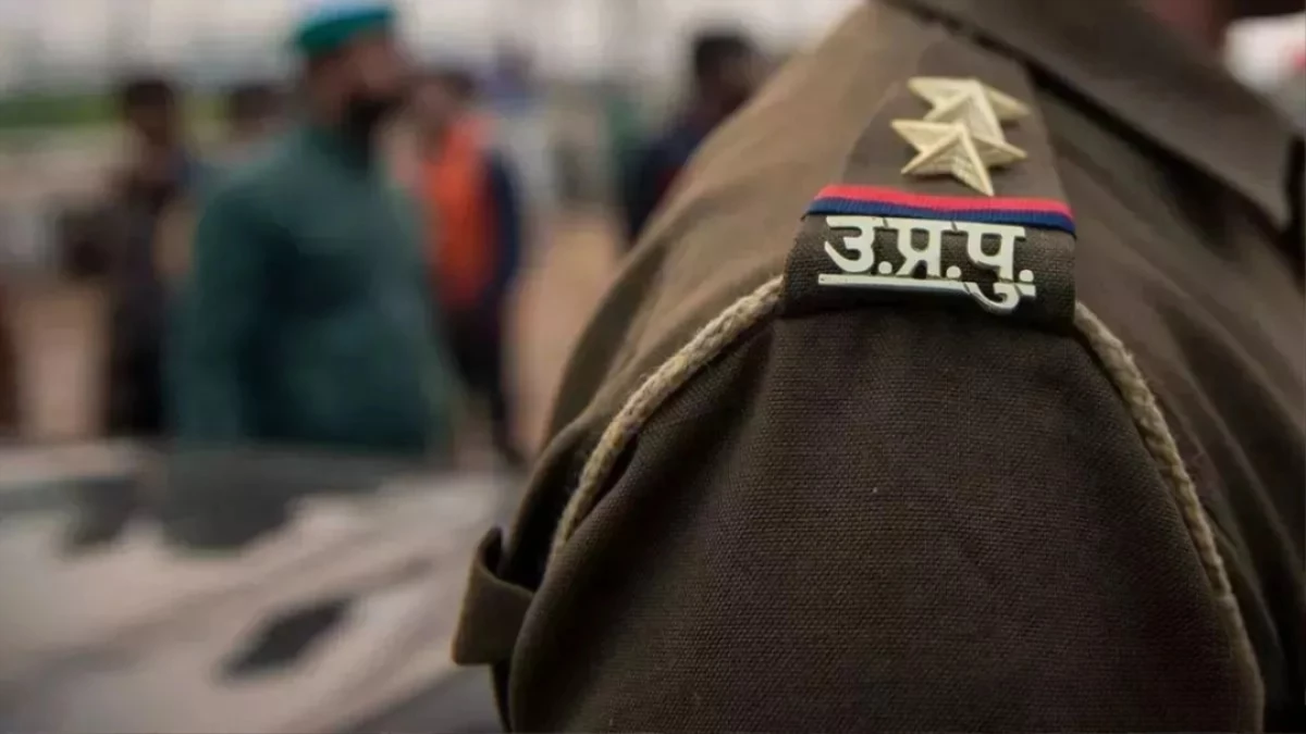 गोंडा में दरोगा सस्पेंड, मुर्गे की दावत और ₹50 हजार रिश्वत मांगने का वीडियो हुआ था वायरल