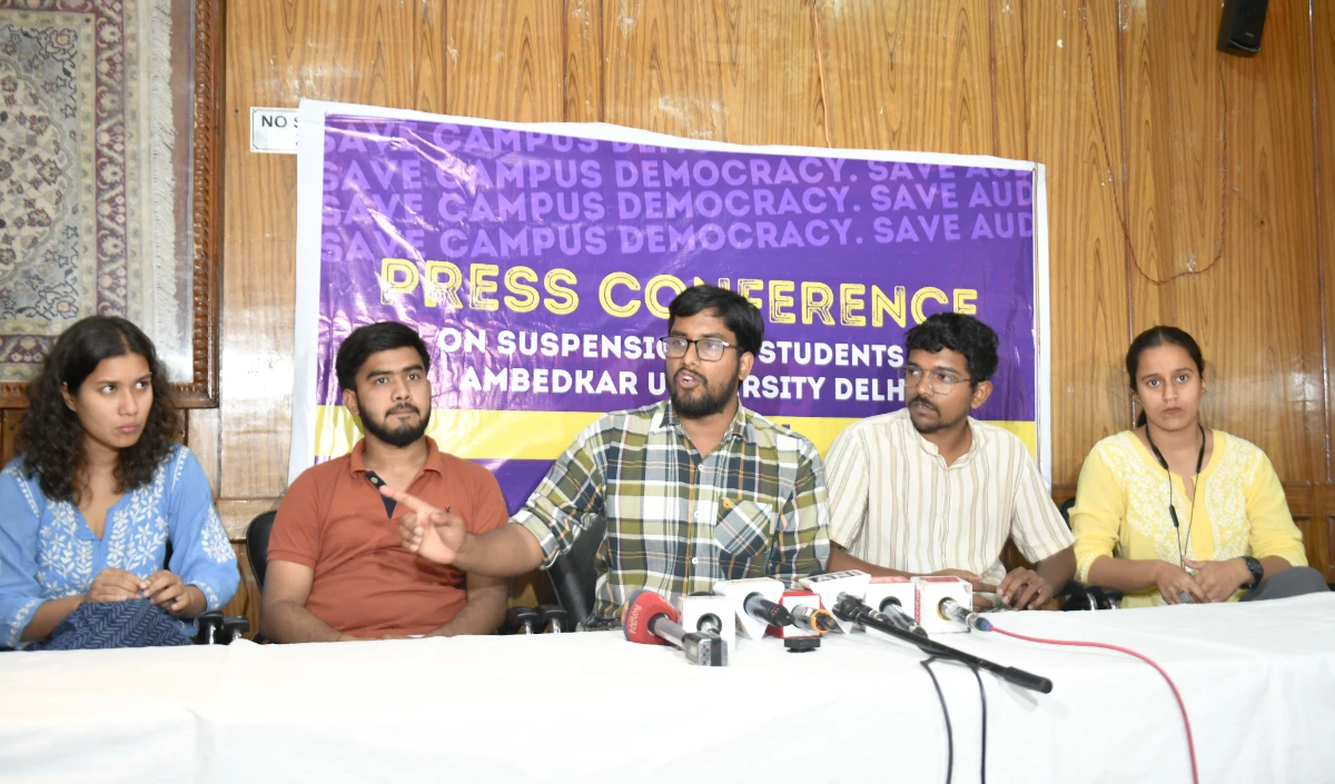 अंबेडकर विश्वविद्यालय ने और पांच छात्रों के निलंबन के फैसले का बचाव किया