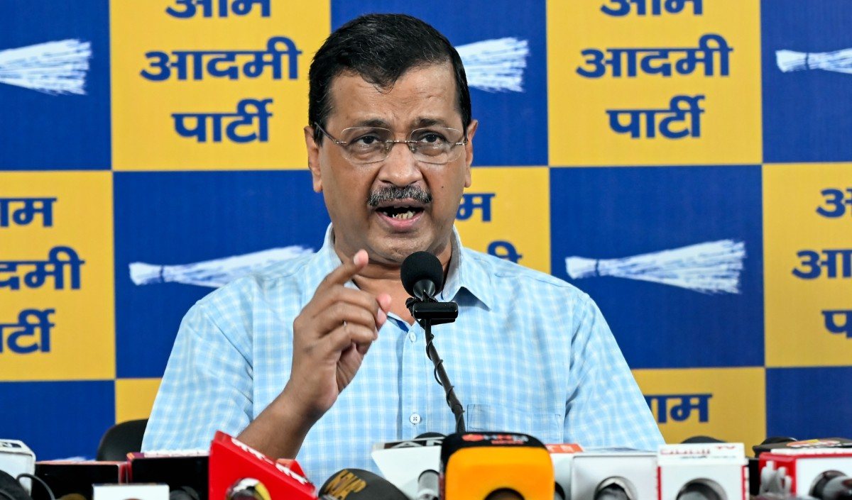 Donald Trump बेरहम हत्यारा! Arvind Kejriwal ने पूछा- भारतीयों की मौत पर Modi Sarkar चुप क्यों?