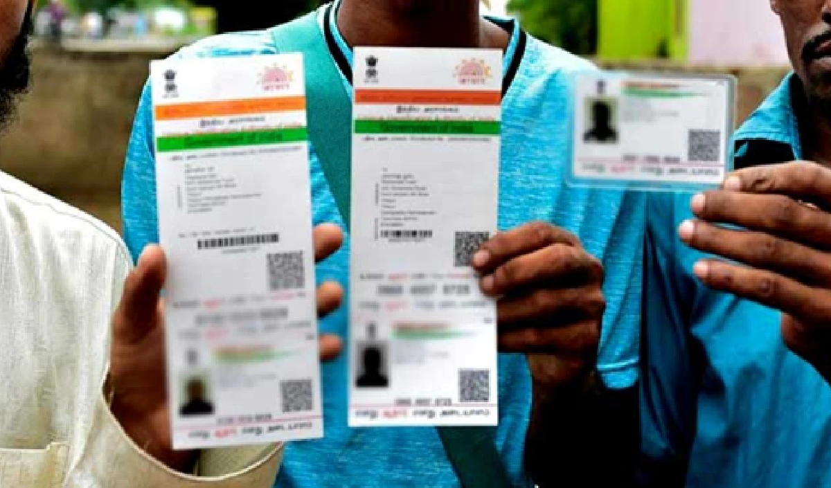 Aadhaar Card पर लगी तस्वीर बदलना चाहते हैं? इन आसान तरीकों से बदल सकते हैं