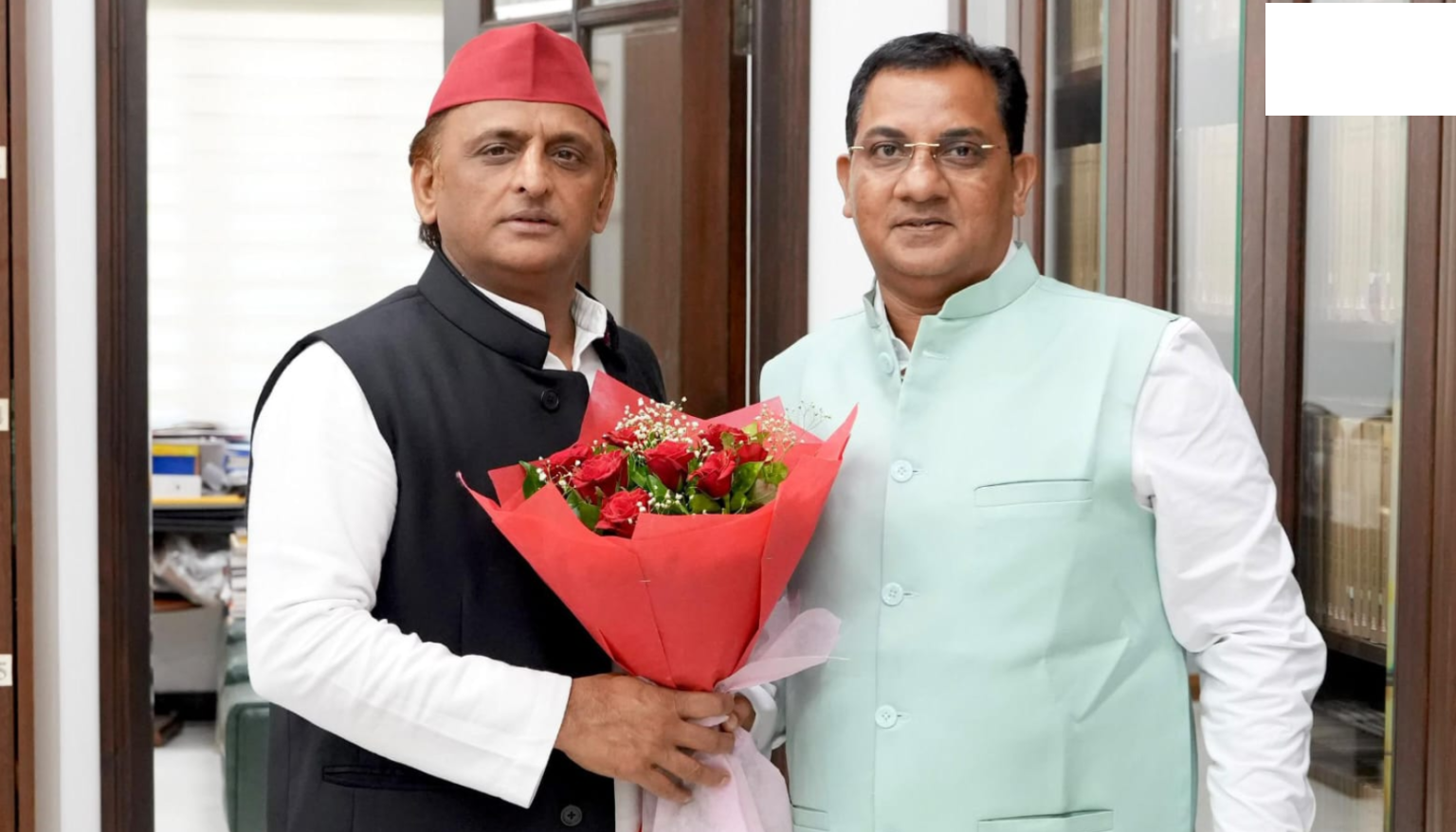 PDA समीकरण पर सपा का दांव, दो बार के जिला पंचायत सदस्य धर्मेश गंगवार के हाथ कमान