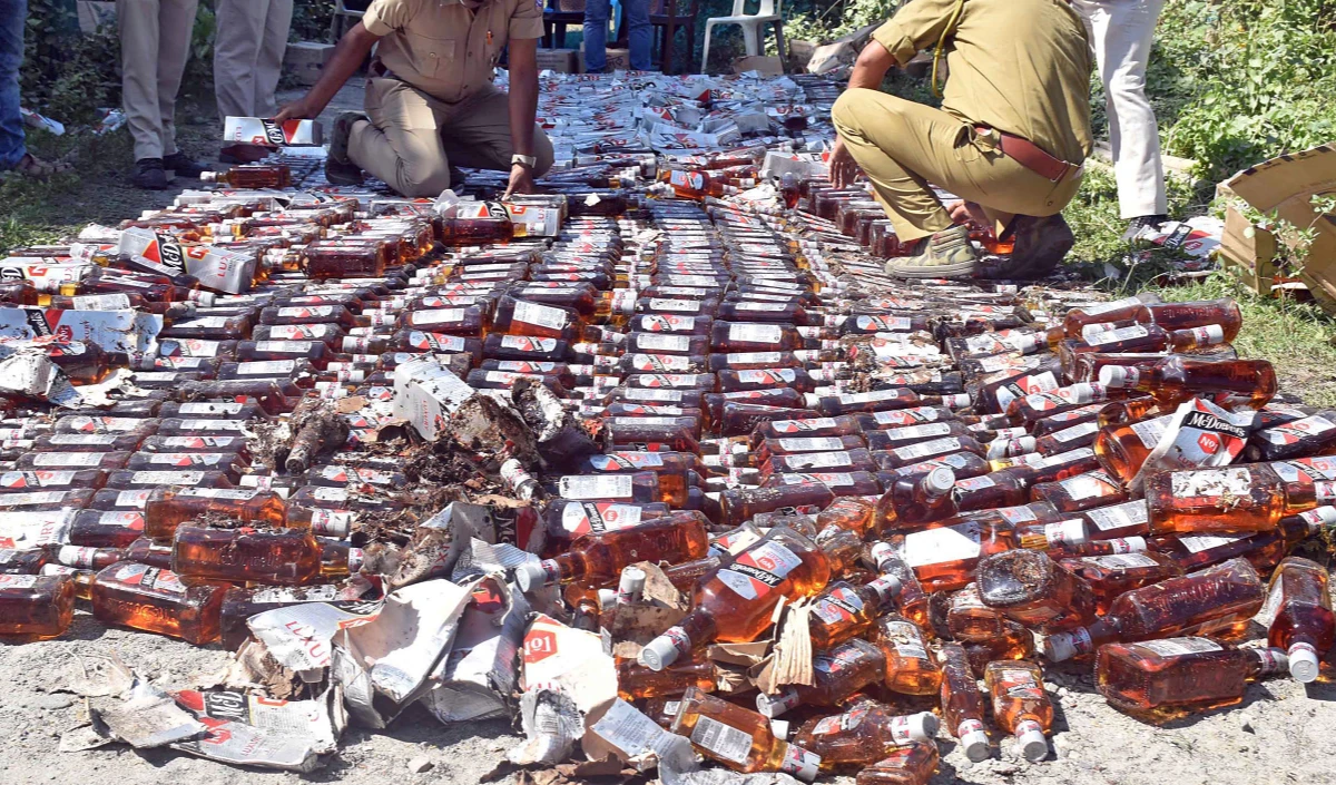 अवैध शराब ले जा रहा ट्रक झारखंड के पलामू में जब्त