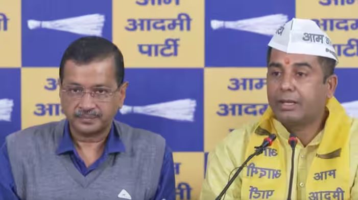 दिल्ली चुनाव से पहले BJP को लगा तीसरा बड़ा झटका, पूर्वांचल समाज के बड़े नेता पूर्व विधायक अनिल झा AAP में शामिल