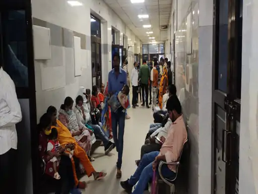 SRN में MRI कराइए फिल्म नहीं मिलेगी एक साल से नहीं है फिल्म और डाई इंजेक्शन