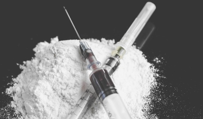 मुंबई: शिप पर चल रही थी पार्टी, पहुंच गई NCB की टीम, ड्रग्स रैकेट का भंडाफोड़, 10 लोग हिरासत में