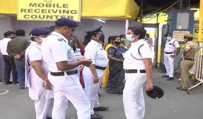 पश्चिम बंगाल उपचुनाव: तीनों सीटों पर TMC को बढ़त, भवानीपुर से ममता आगे