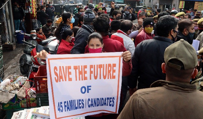 कश्मीरी पंडितों की रक्षा करने में सरकार विफल, अनुच्छेद 370 हटाने से आतंकवाद नहीं रुका: कांग्रेस