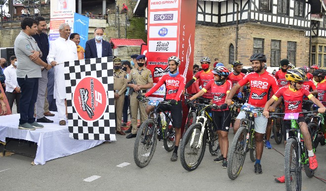 राज्यपाल राजेन्द्र विश्वनाथ आर्लेकर ने साइकिलिंग रैली को झंडी दिखाकर रवाना किया