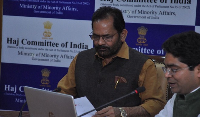 नकवी ने ऑनलाइन बुकिंग केंद्र का किया उद्घाटन