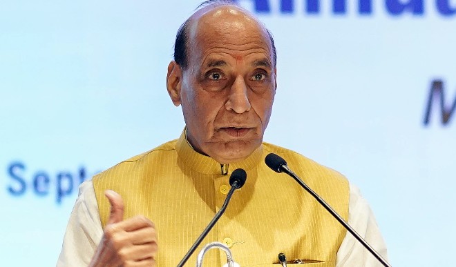 महात्मा गांधी ने वीर सावरकर से अंग्रेजों के सामने दया याचिका दायर करने को कहा: राजनाथ सिंह