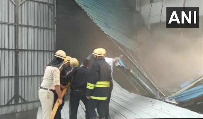 सूरत के एक पैकेजिंग मिल में लगी भयानक आग, दो श्रमिकों की मौत