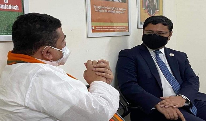 बांग्लादेश के मंदिर में हुई थी तोड़फोड़, शुभेंदु अधिकारी ने कोलकाता में उप उच्चायुक्त से की मुलाकात