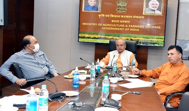 निहंग नेता के साथ तोमर की तस्वीर से पैदा हुआ विवाद रंधावा ने हत्या मामले को बताया षड्यंत्र