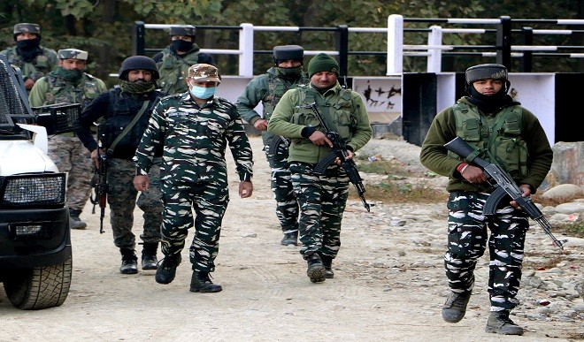 J&K के कुलगाम में सुरक्षाबलों को मिली बड़ी कामयाबी, मजदूरों की हत्या में शामिल 2 आतंकियों को किया ढेर