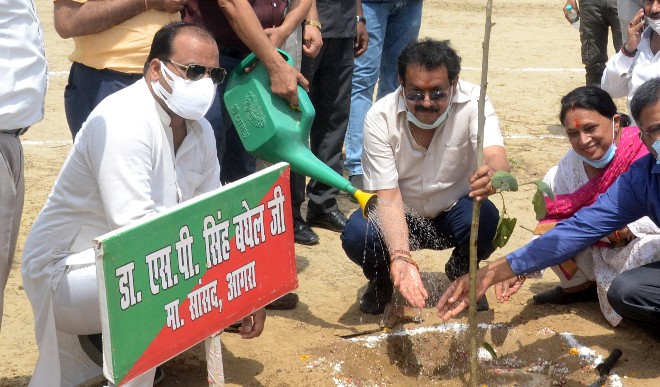 गहलोत के खिलाफ अमर्यादित टिप्पणी कांग्रेस नेताओं के निशाने पर आए केंद्रीय मंत्री बघेल