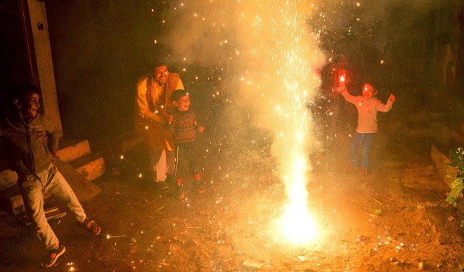 युद्ध के दौरान हथियार नहीं डाले जाते त्योहारों को पूरी सतर्कता से मनाना होगा: PM मोदी