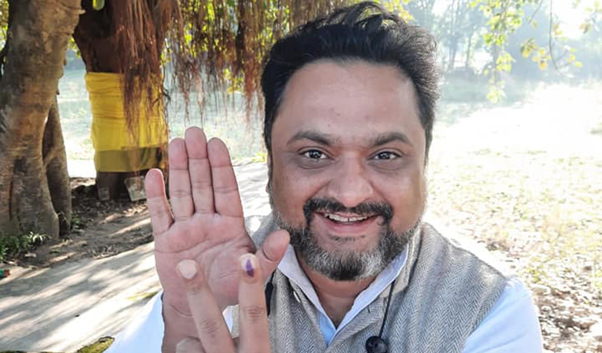 हिमाचल के फतेहपुर उप चुनाव के लिये कांग्रेस प्रत्याशी पठानिया ने वोट डाला