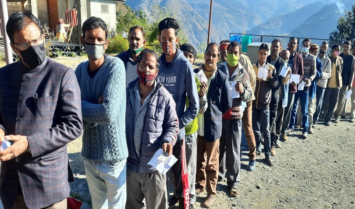 लोकसभा की 3 और विधानसभा की 29 सीटों पर उपचुनाव के लिए वोटिंग जारी, 2 नवंबर को आएंगे नतीजे