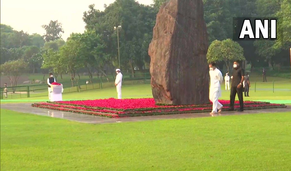 भारत की लौह महिला कांग्रेस ने इंदिरा गांधी की पुण्यतिथि पर दी श्रद्धांजलि