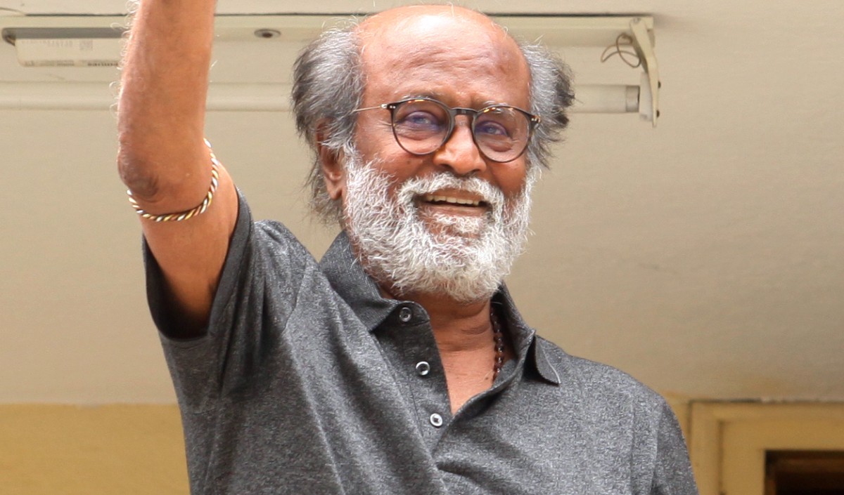 सर्जरी के बाद ठीक होकर अस्पताल से घर लौटे सुपरस्टार रजनीकांत