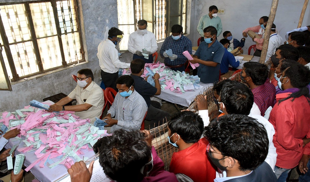 उपचुनाव मतगणना: मध्य प्रदेश में भाजपा, बंगाल में TMC, हिमाचल में कांग्रेस आगे