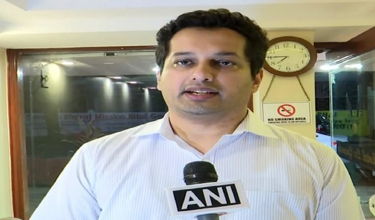 पिता मनोहर पर्रिकर के नक्शेकदम पर चलना चाहते हैं उत्पल, पणजी से चुनाव लड़ने के लिए भाजपा से कर रहे बात