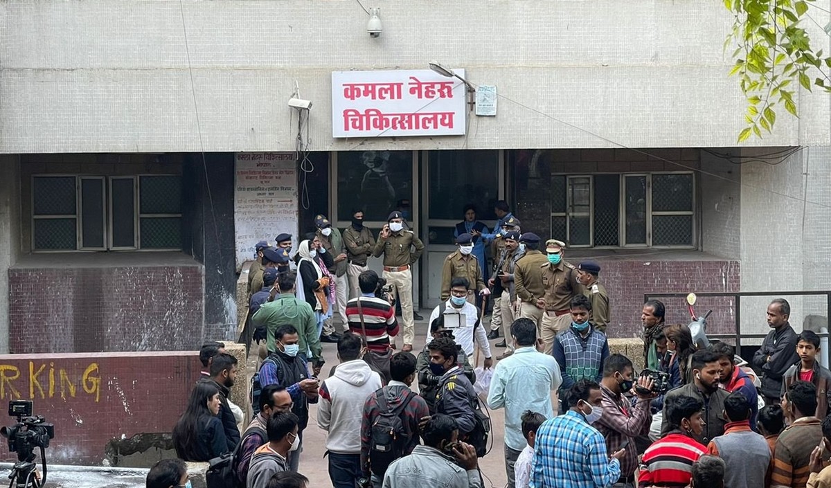 कमला नेहरू अस्पताल से लगातार मिल रहे है परिजनों को शव, सरकार छुपा रही है आंकड़े
