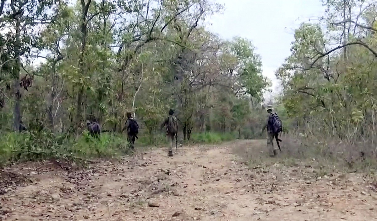 महाराष्ट्र में मारे गए 26 नक्सलियों में बहुचर्चित मिलिंद तेलतुंबडे भी शामिल, महाराष्ट्र पुलिस ने दी जानकारी