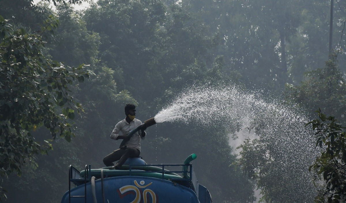 दिल्ली की आबोहवा में हुआ हल्का सुधार, AQI गंभीर श्रेणी से बेहद खराब श्रेणी में पहुंचा
